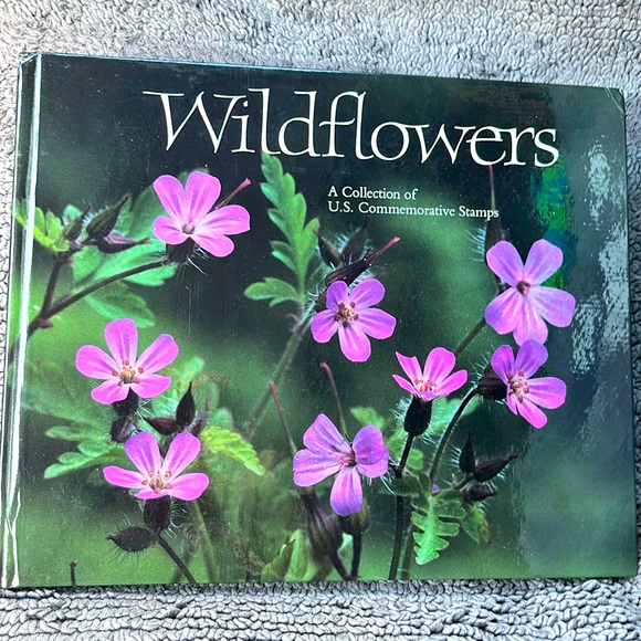 USPS Wildflowers A Collection Of U.S. Commemorative Stamps Hardcover Book - Picture 1 of 16